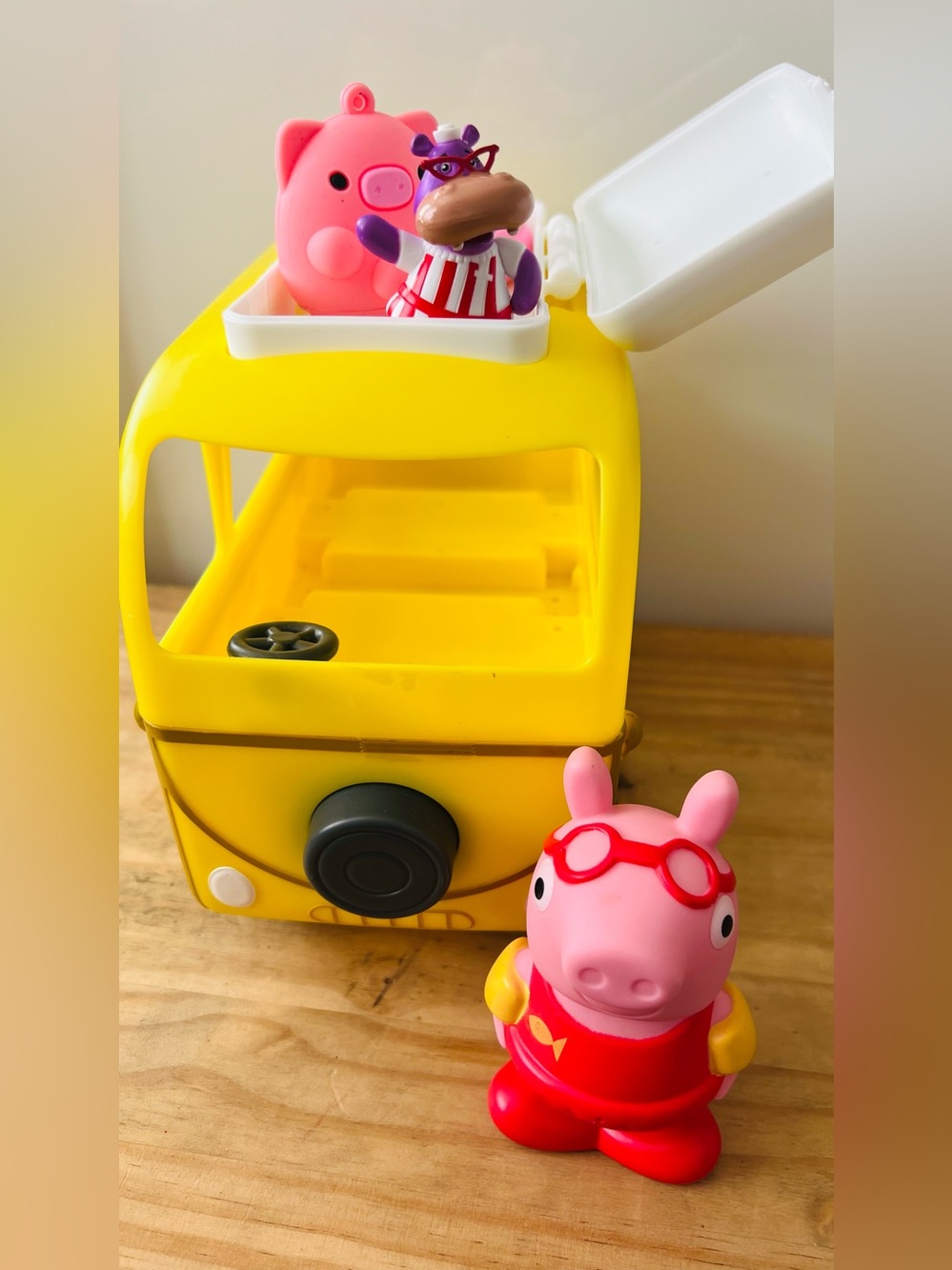 Yellow papa pig Bus Playset with Pink Pig Figures - Peppa Style Kids Toy